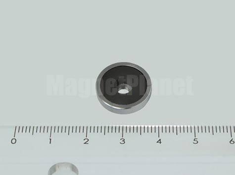 POT 16x4 FERRIT rögzítő mágnes csavarfészekkel